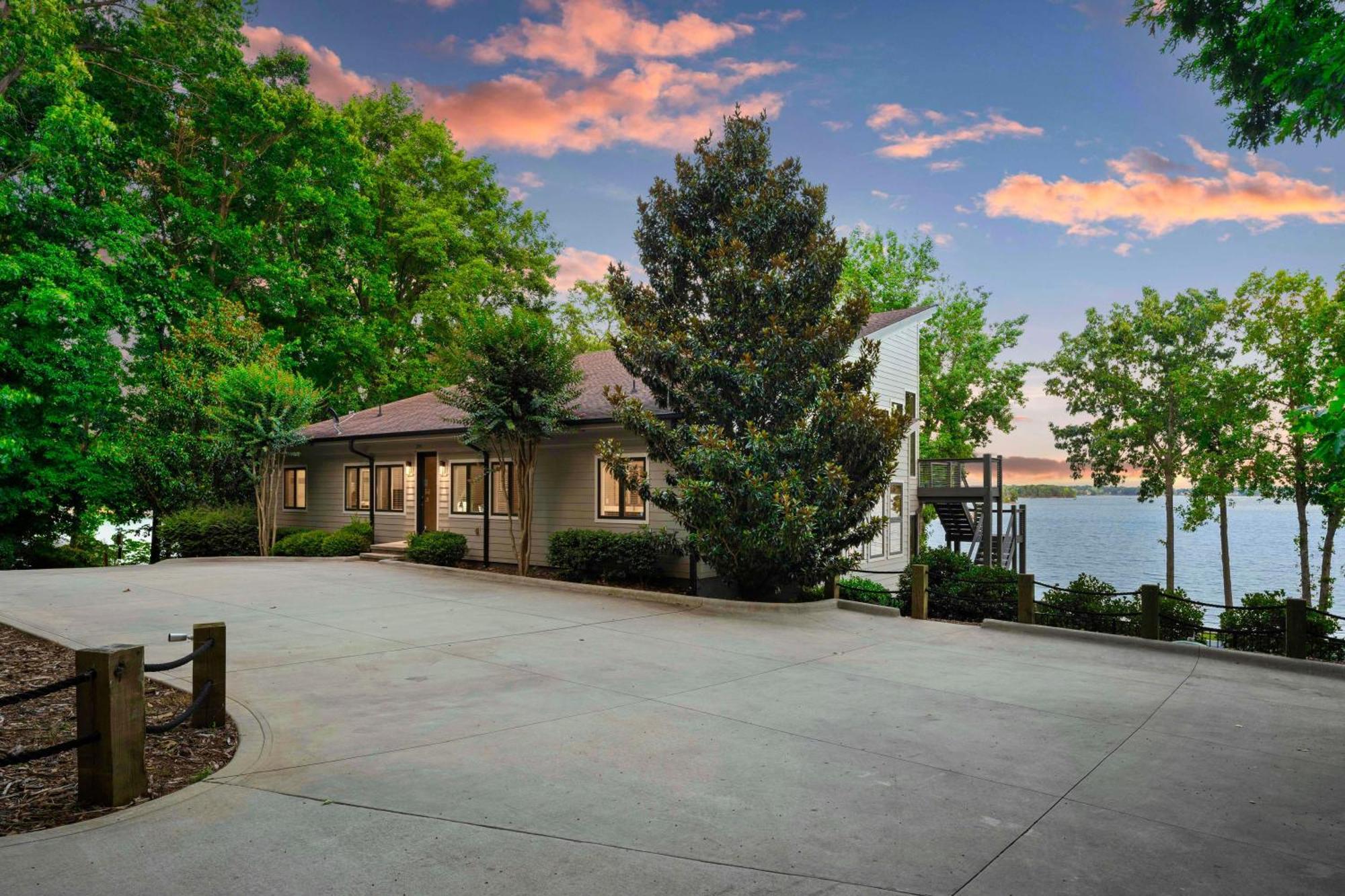 Lake Norman Getaway ムアズビル エクステリア 写真