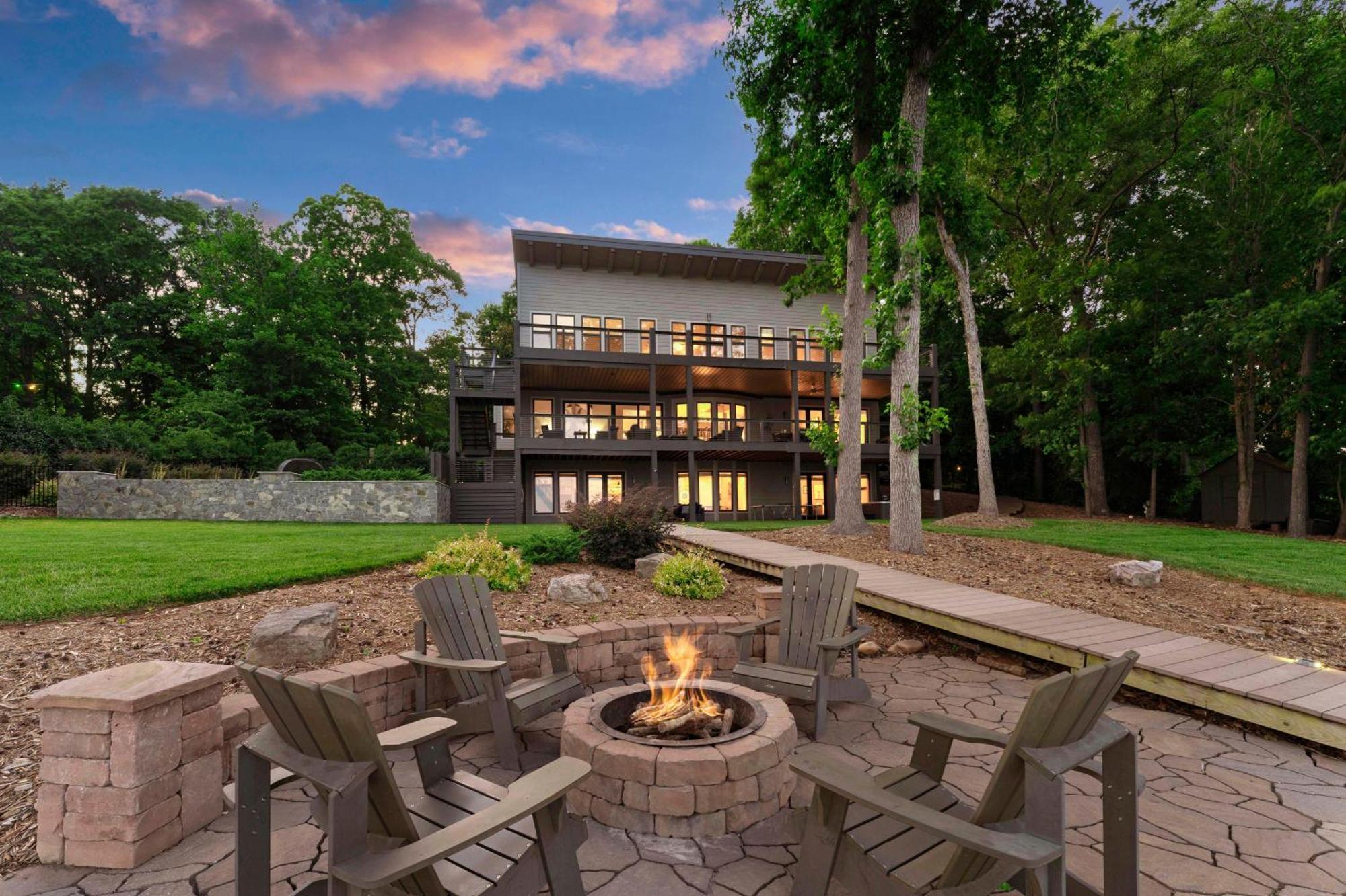 Lake Norman Getaway ムアズビル エクステリア 写真
