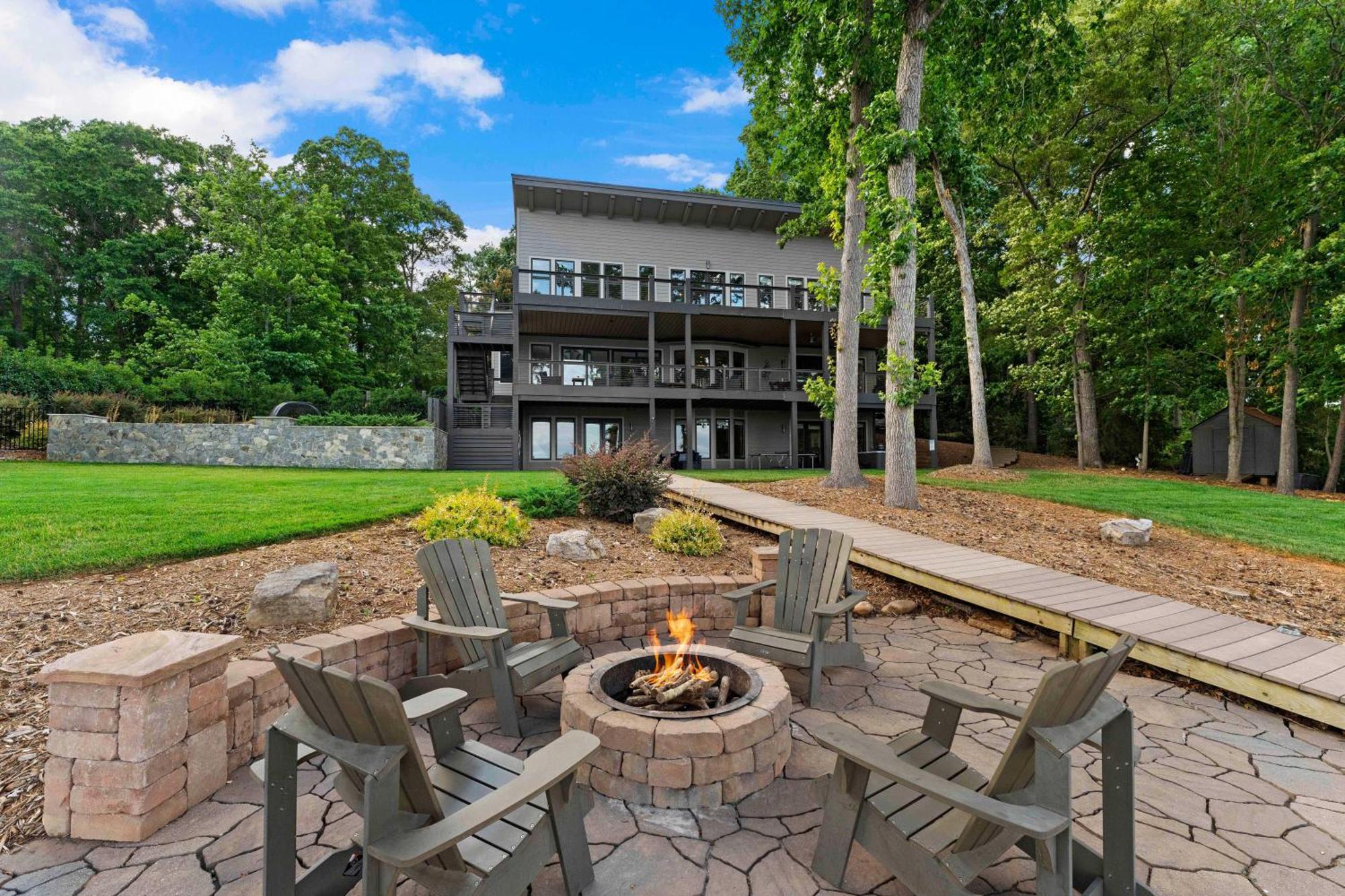 Lake Norman Getaway ムアズビル エクステリア 写真
