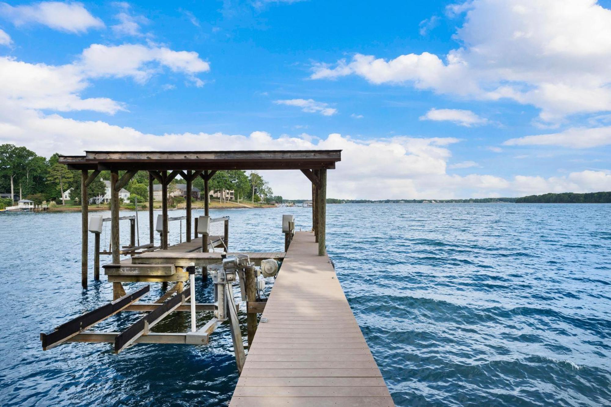 Lake Norman Getaway ムアズビル エクステリア 写真