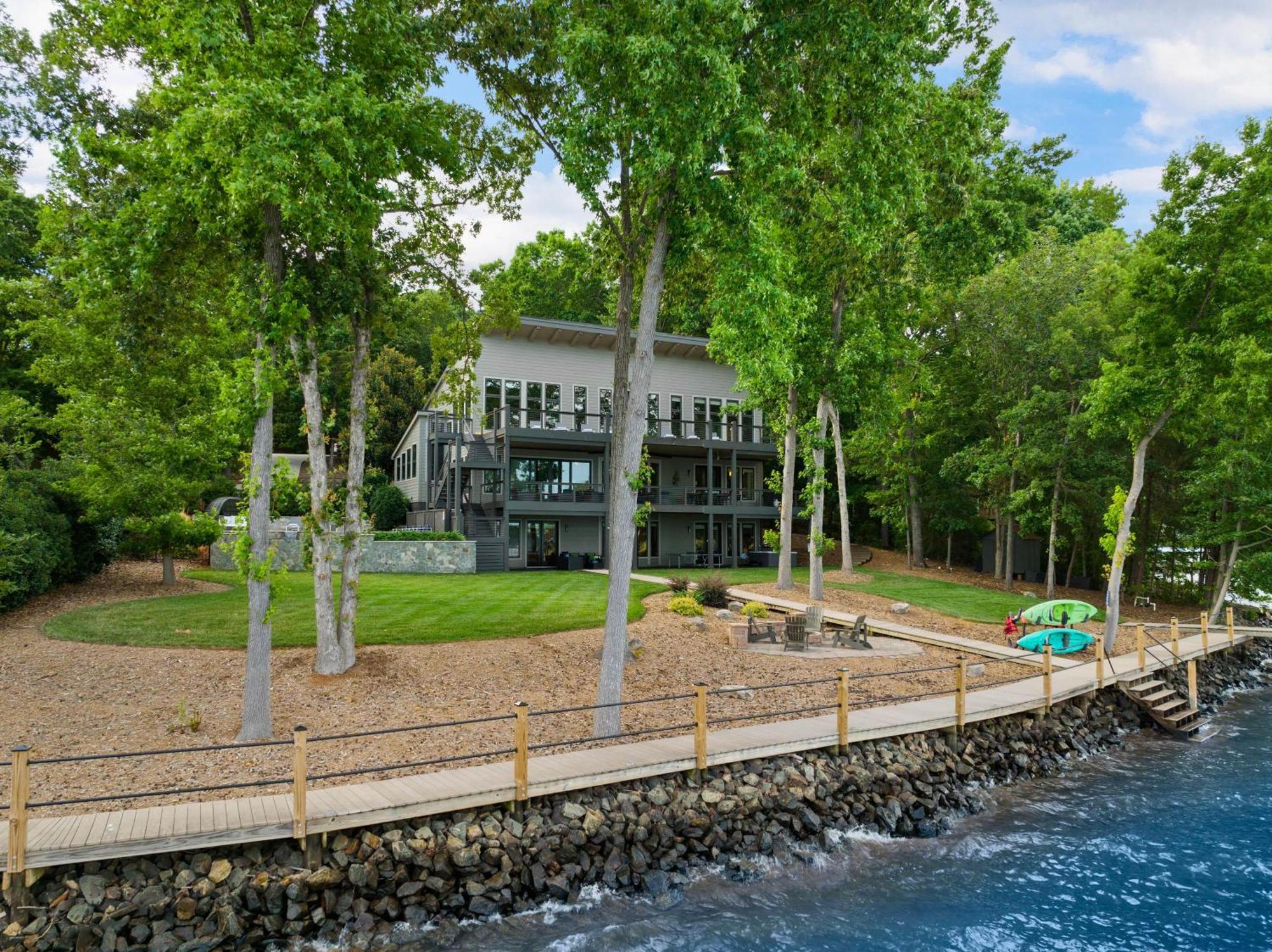 Lake Norman Getaway ムアズビル エクステリア 写真