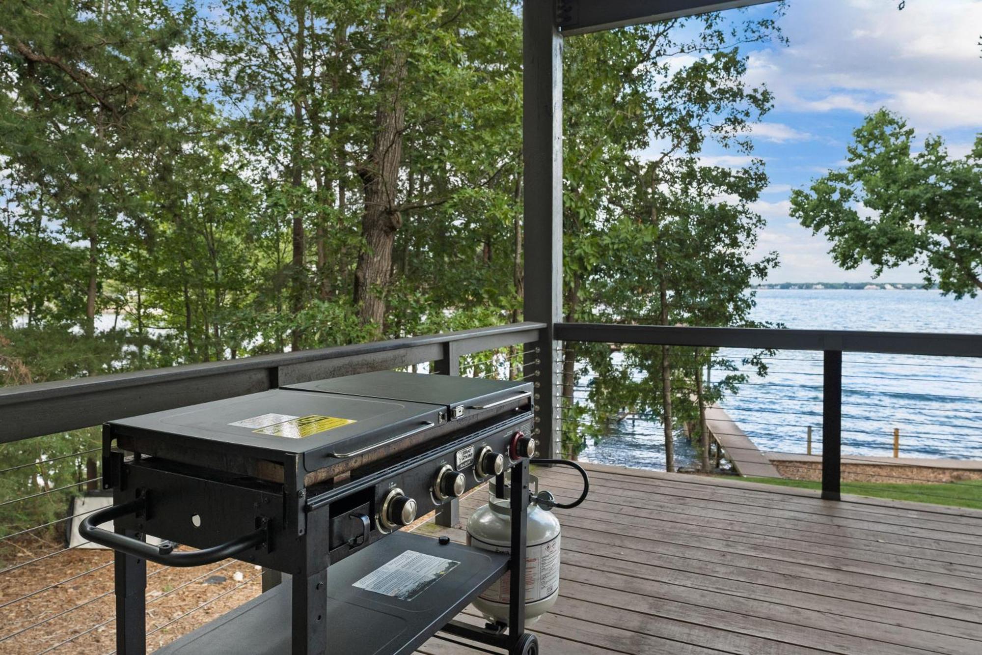 Lake Norman Getaway ムアズビル エクステリア 写真
