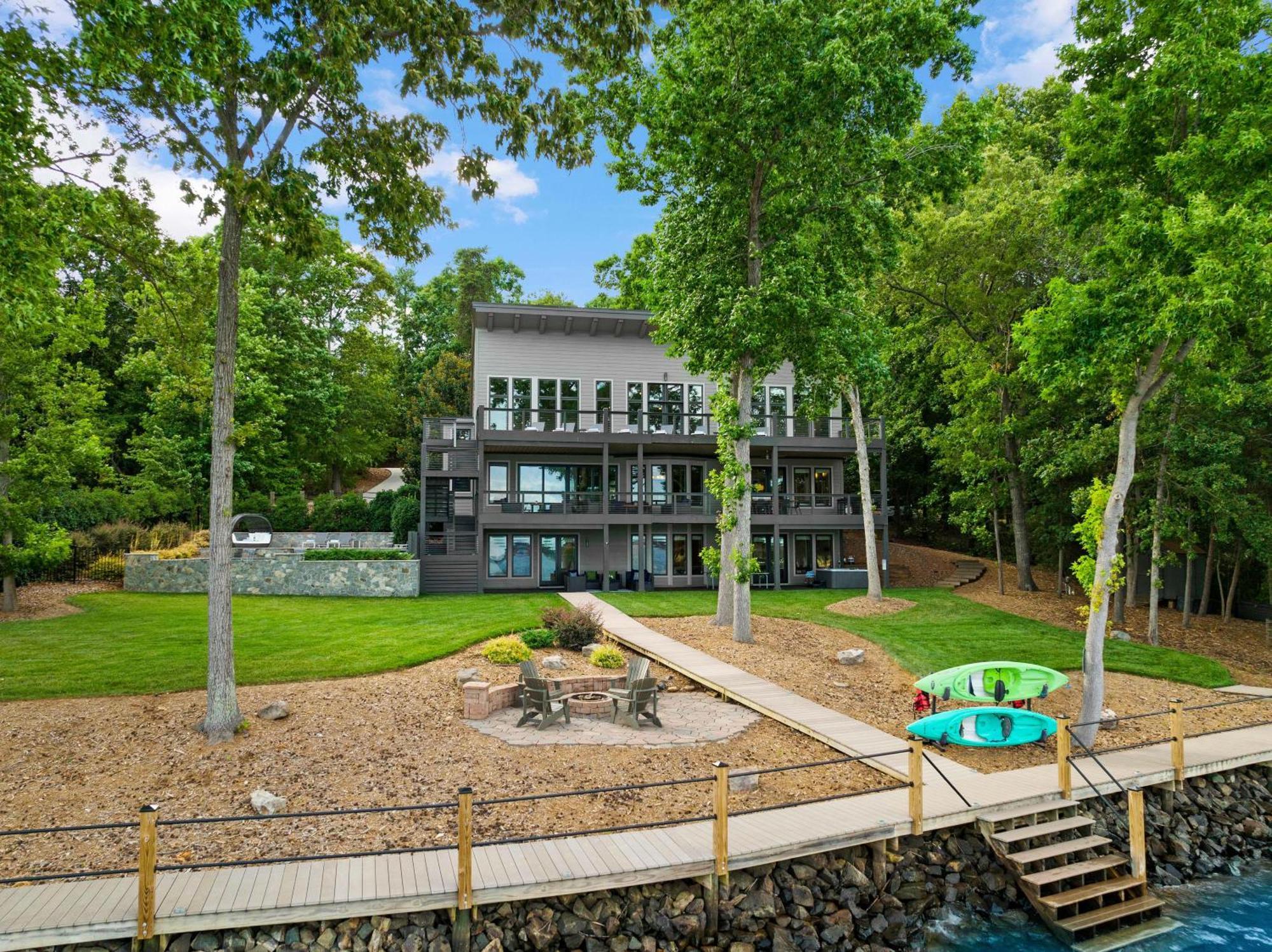 Lake Norman Getaway ムアズビル エクステリア 写真