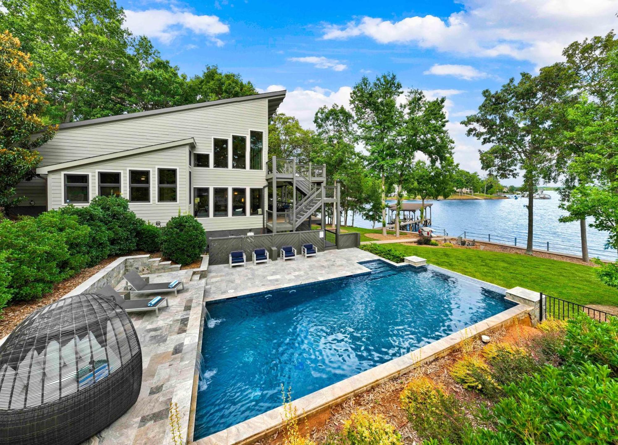 Lake Norman Getaway ムアズビル エクステリア 写真