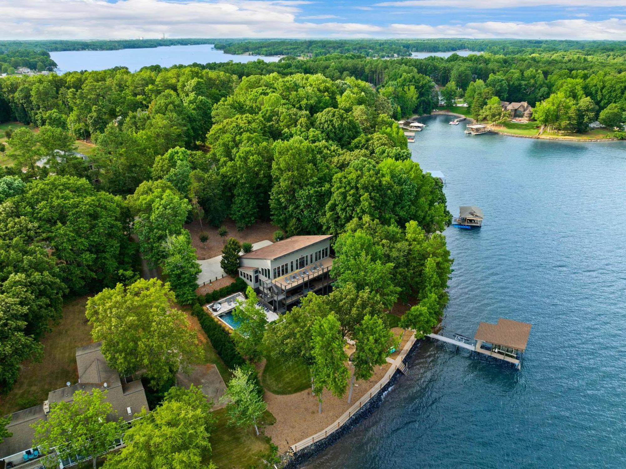 Lake Norman Getaway ムアズビル エクステリア 写真