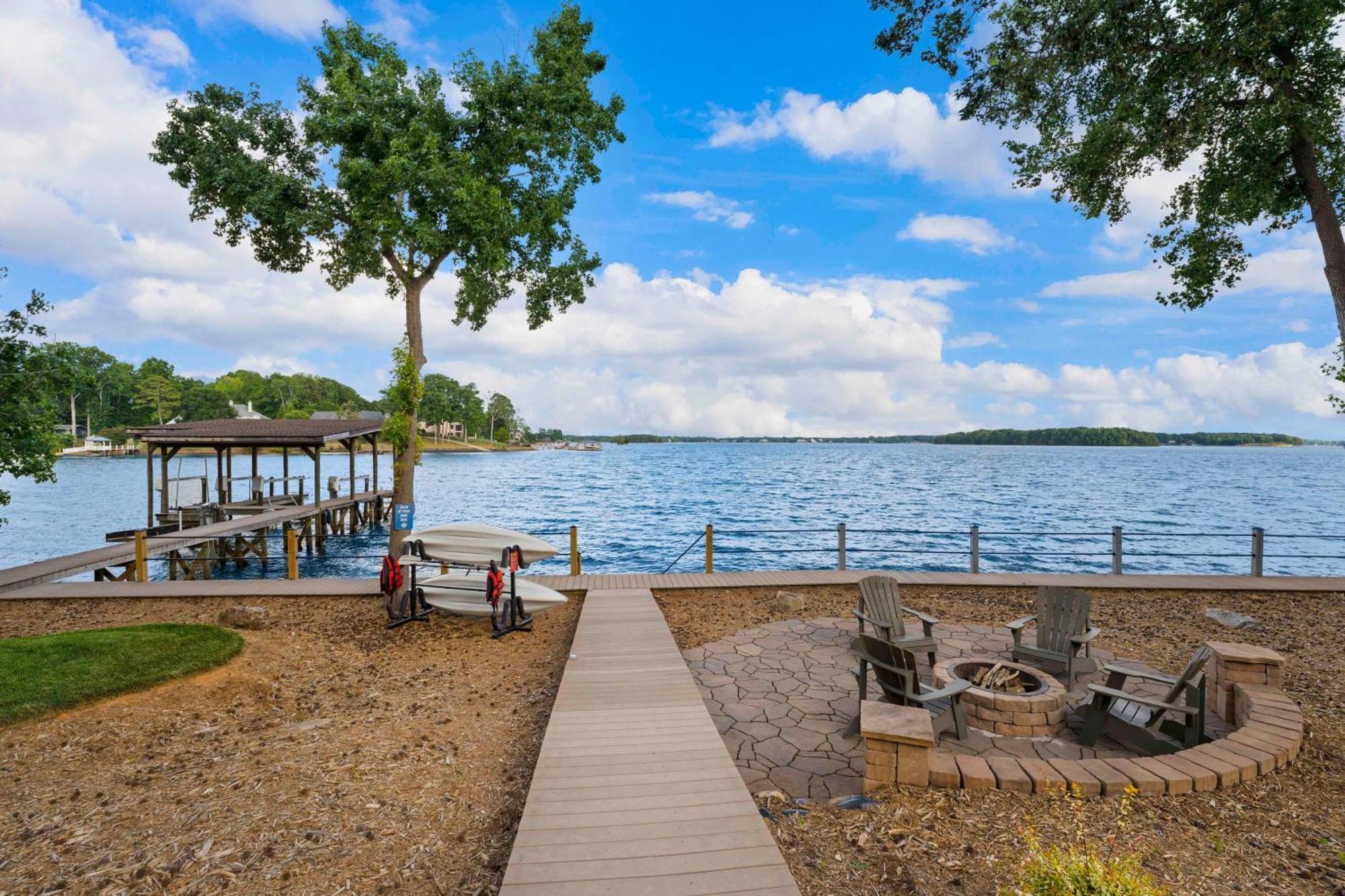Lake Norman Getaway ムアズビル エクステリア 写真