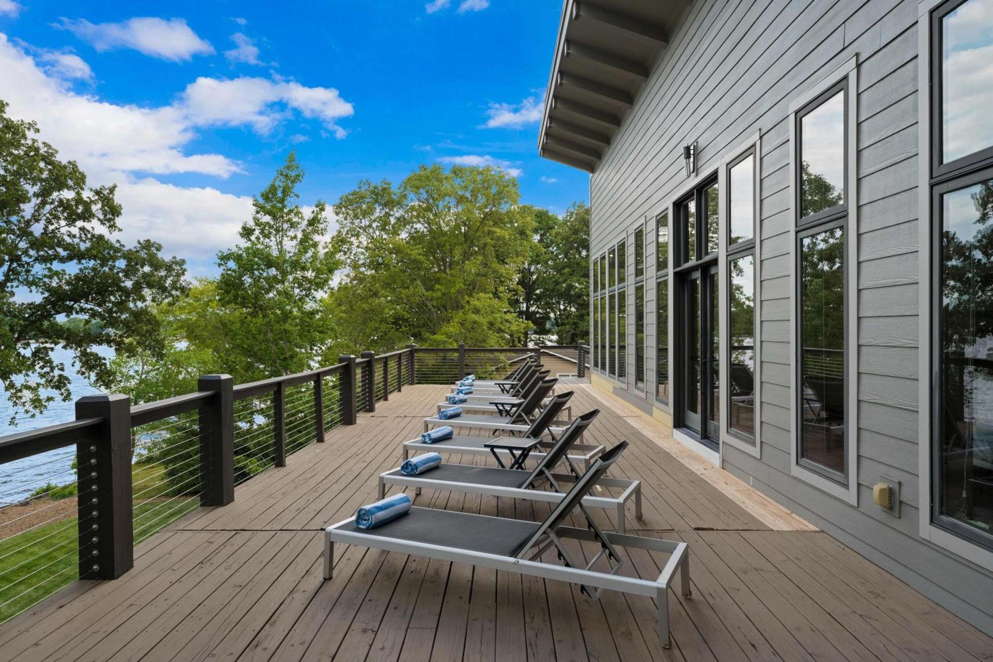 Lake Norman Getaway ムアズビル エクステリア 写真